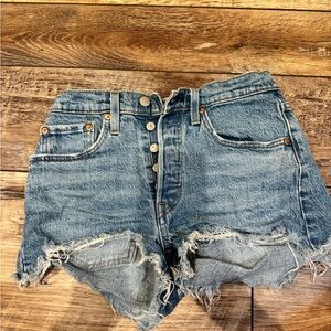 Levi’s 501 shorts size 26